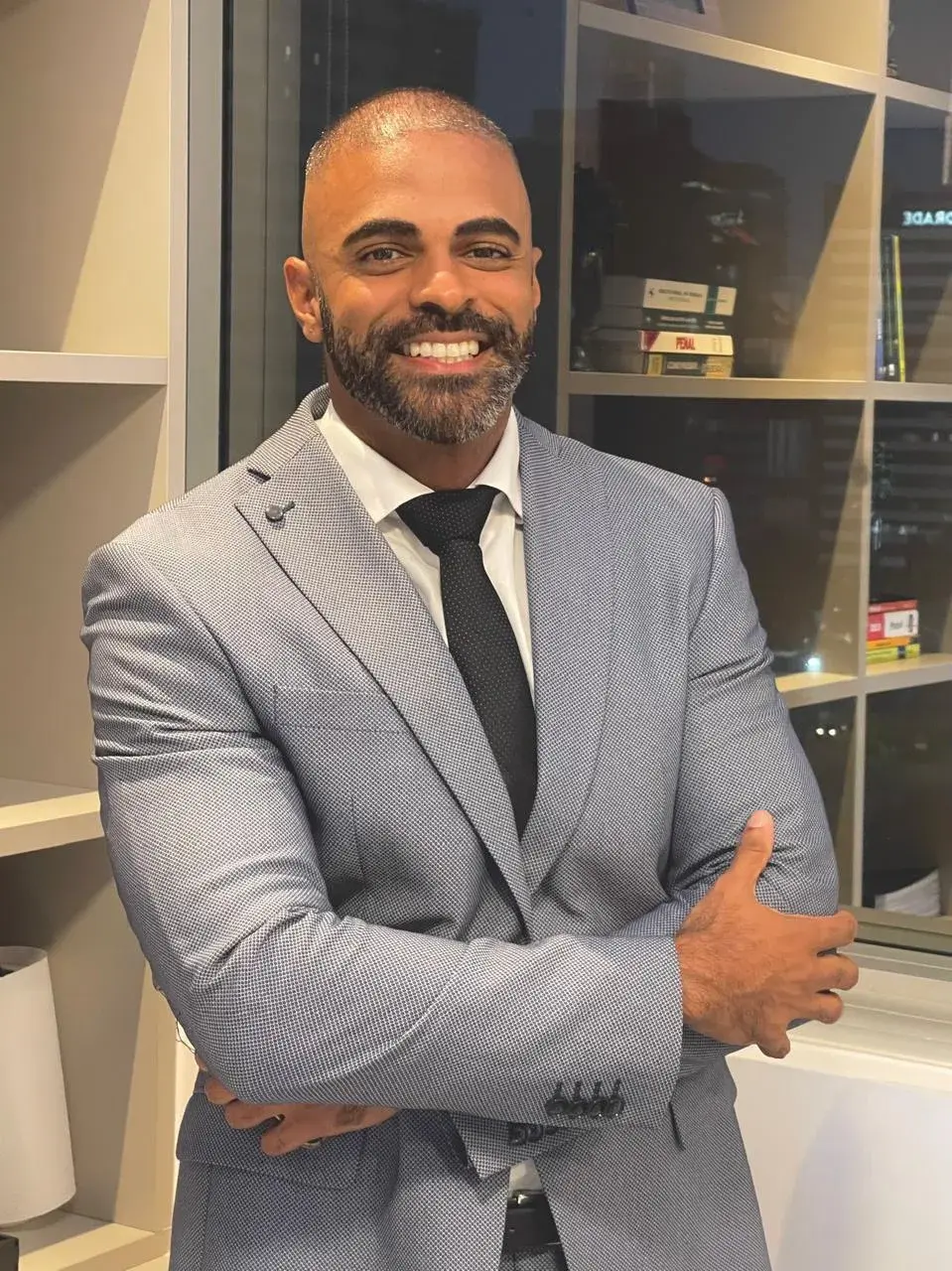 João Moura Filho em seu escritório